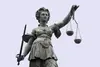 Dextra weshalb unternehmen rechtsschutz justitia statue